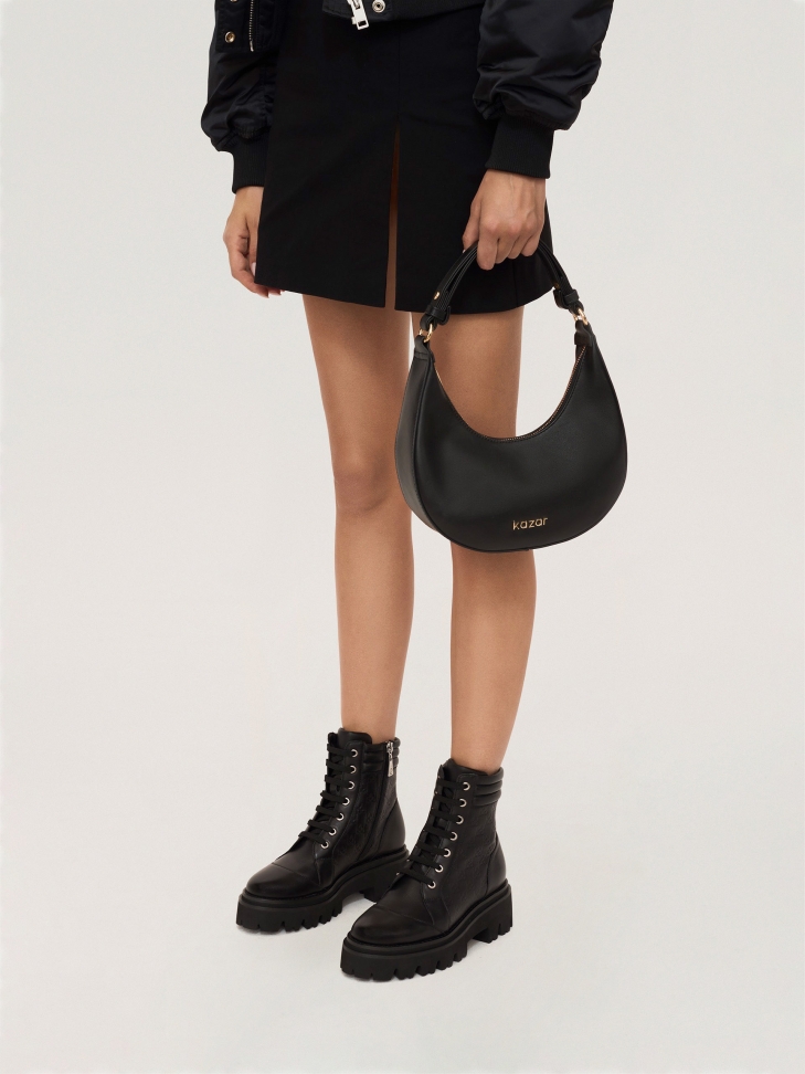 Czarne trzewiki damskie z tłoczonej i gładkiej skóry