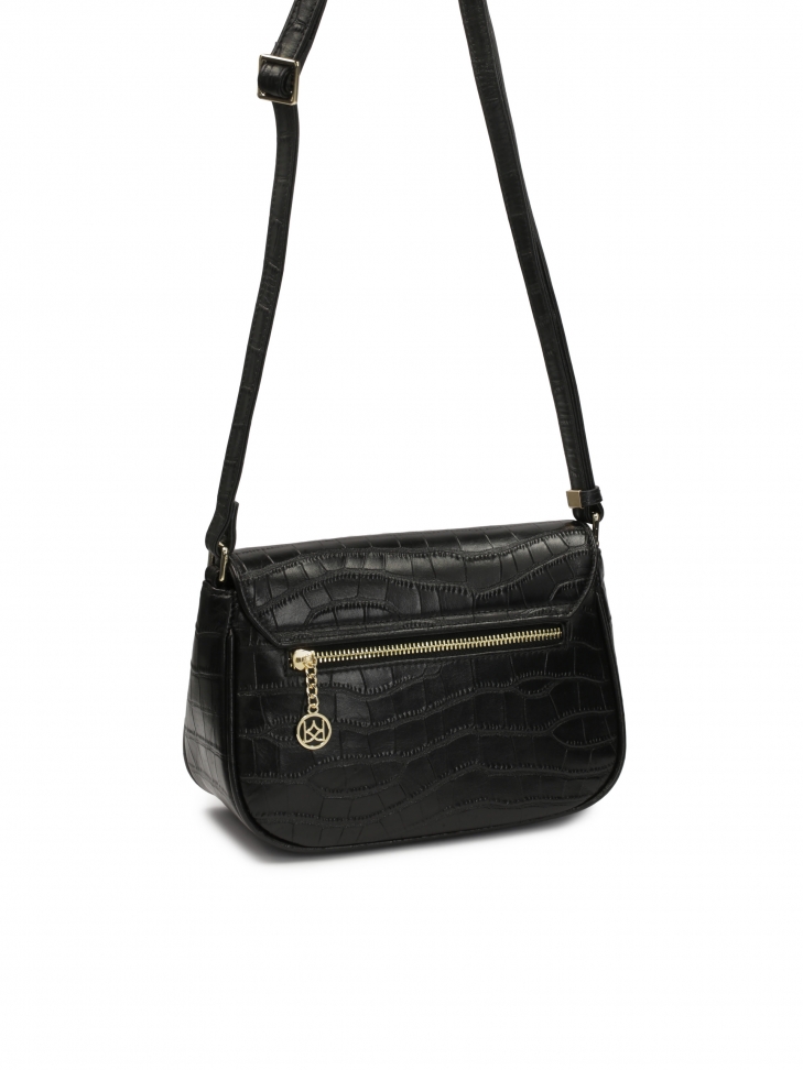 Czarna torebka na pasku z kieszenią w klapie