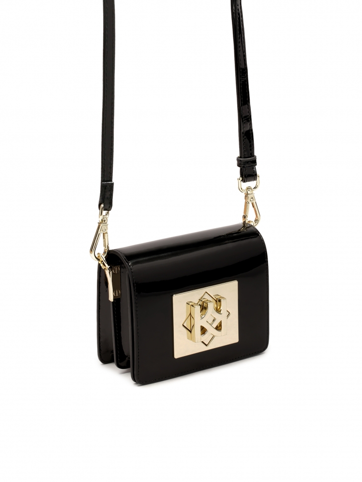 Lakierowana mini torebka z dużym zapięciem