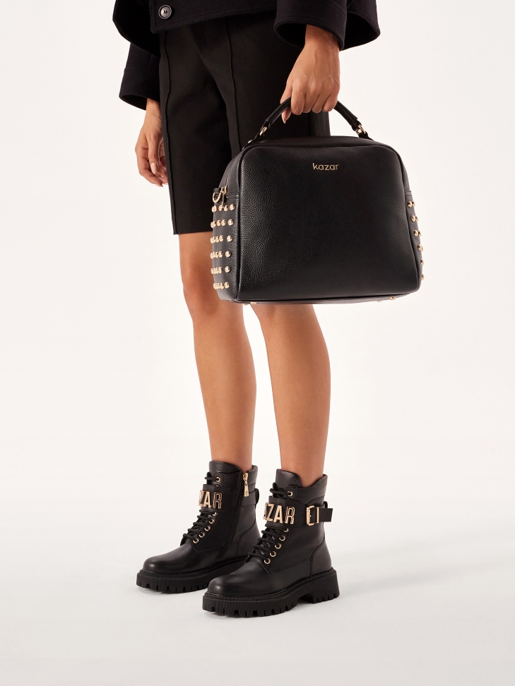 Damskie trzewiki ze skóry zdobione metalowym napisem