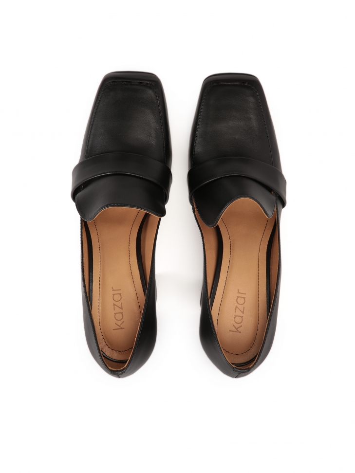 Czółenka typu lordsy na wysokim słupku