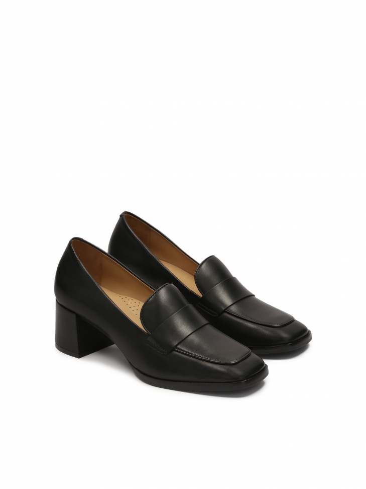 Skórzane czółenka typu lordsy na słupku