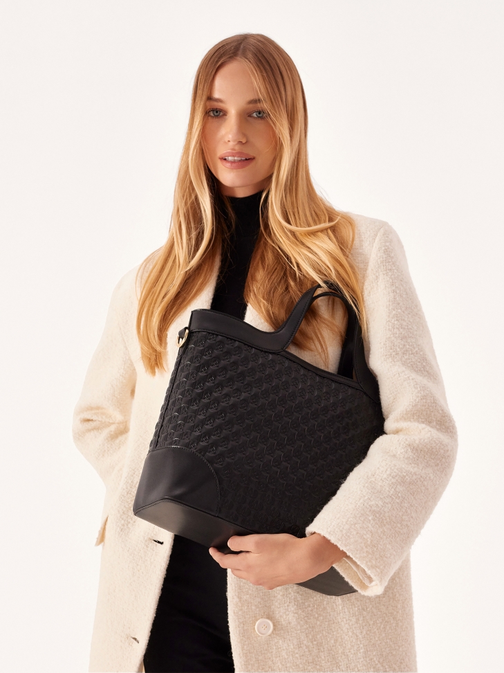 Duża torebka ze skóry zdobionej tłoczonym wzorem