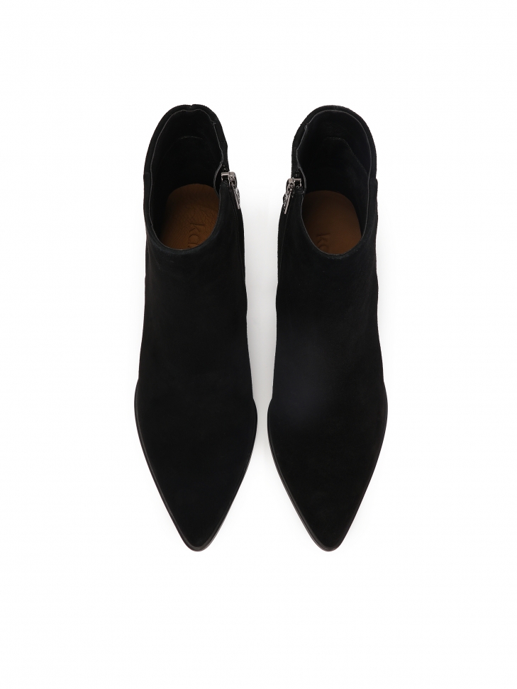 Zamszowe botki na obcasie