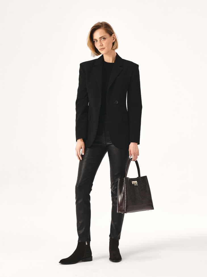 Zamszowe botki na zamek z tłoczonym wzorem