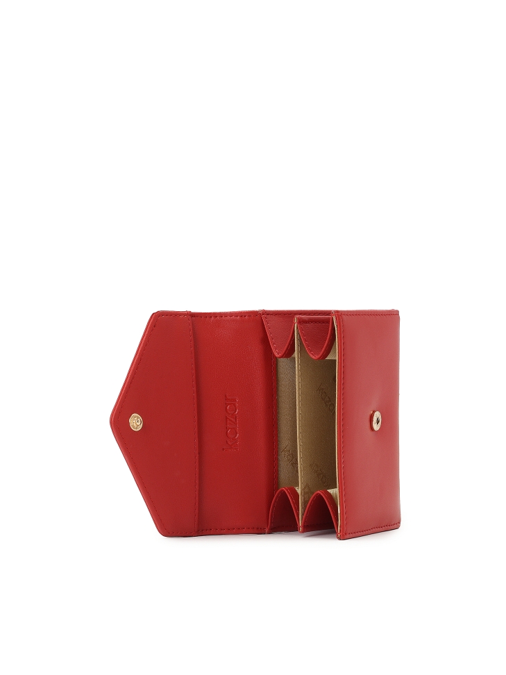 Mały czerwony portfel ze otym logo KAZAR