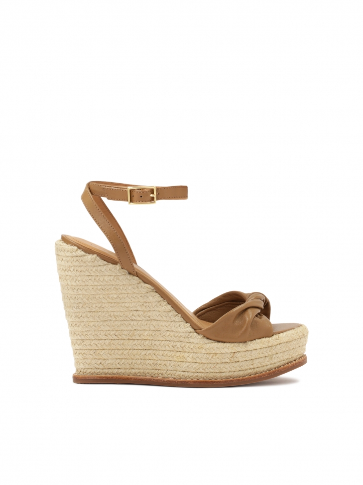 Skórzane sandały na koturnie i platformie