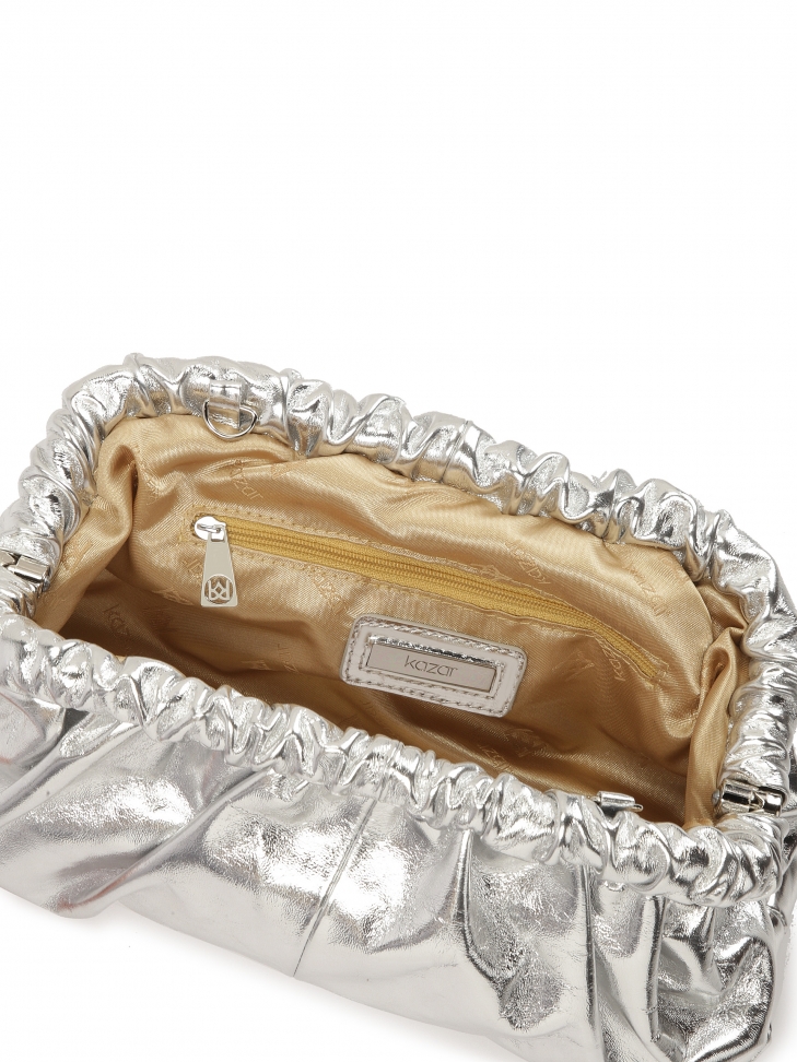 Srebrna torebka z efektem metalicznym