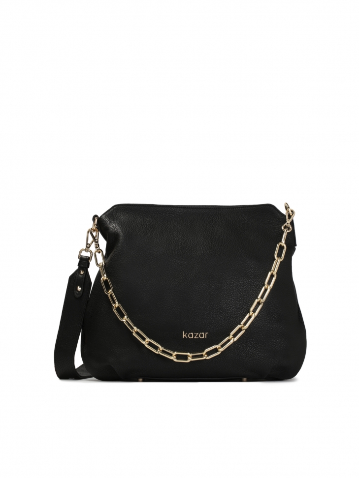 Czarna skórzana torebka w miejskim stylu z metalowym łańcuszkiem