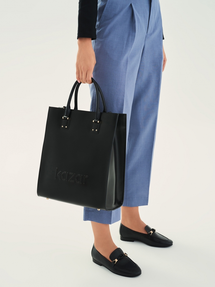 Czarne skórzane półbuty na płaskim obcasie