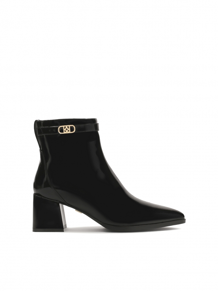 Lakierowane czarne botki na słupku