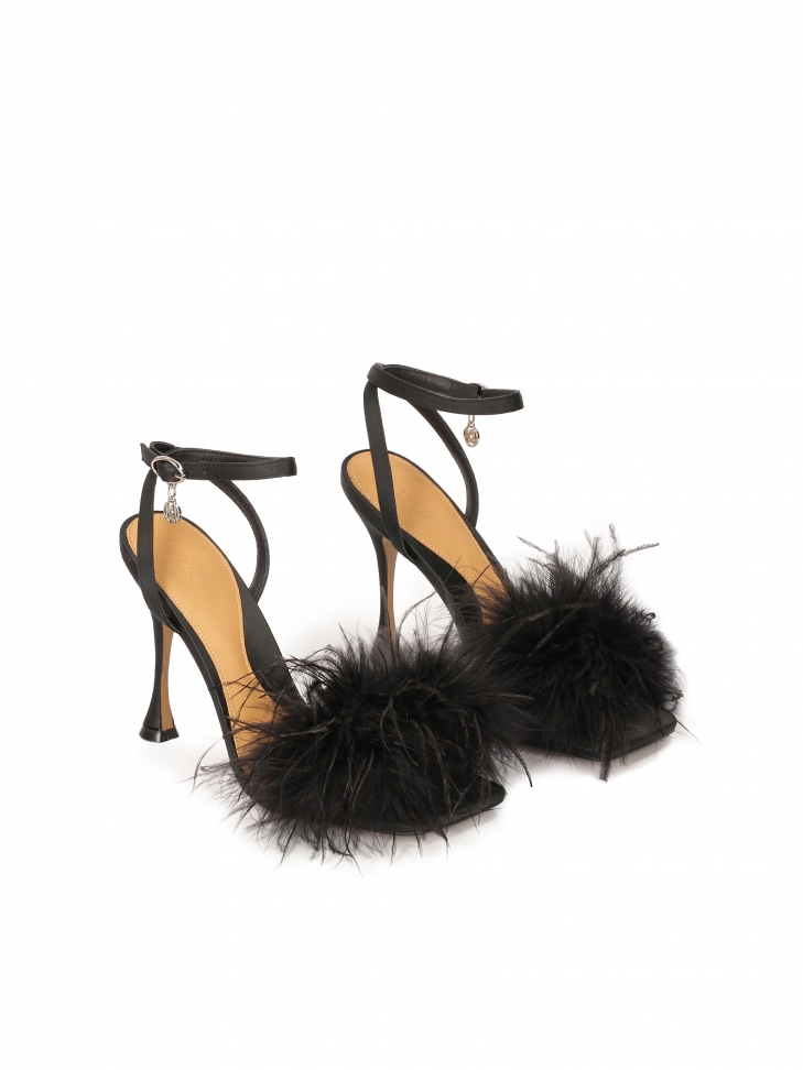 Sandały z odpinanymi piórami