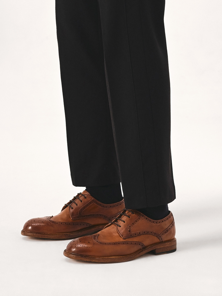 Brązowe półbuty z ażurowym zdobieniem z Limitowanej Kolekcji