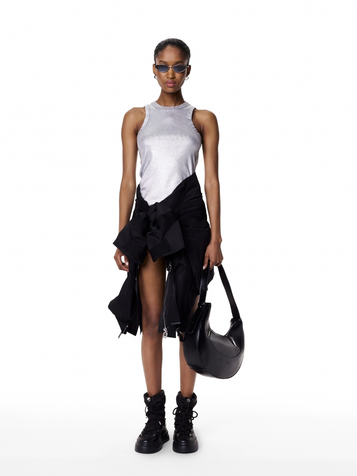 Czarne śniegowce z wiązaniem na grubej podeszwie