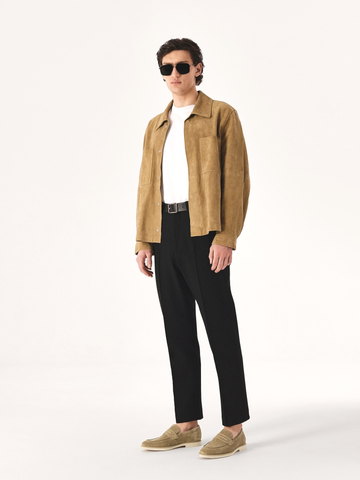 Beżowe loafersy z zamszu