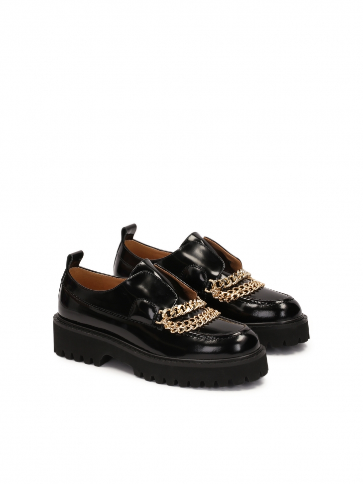 Półbuty na podeszwie track zdobione łańcuchami