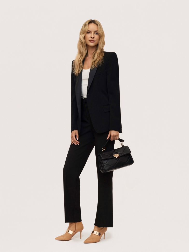 Skórzane botki za kostkę z dużą metalową ozdobą