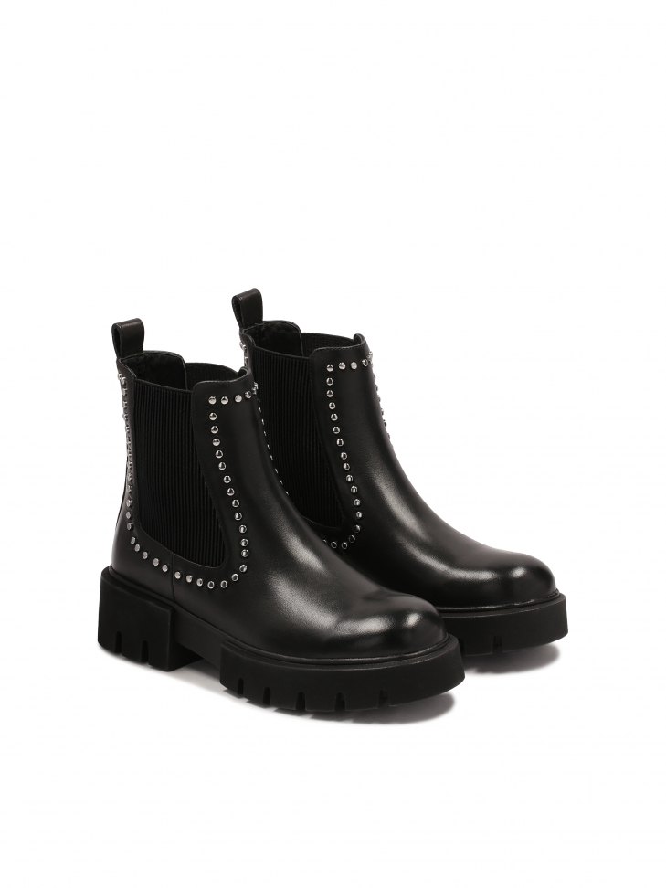 Sztyblety z nitami na grubej podeszwie