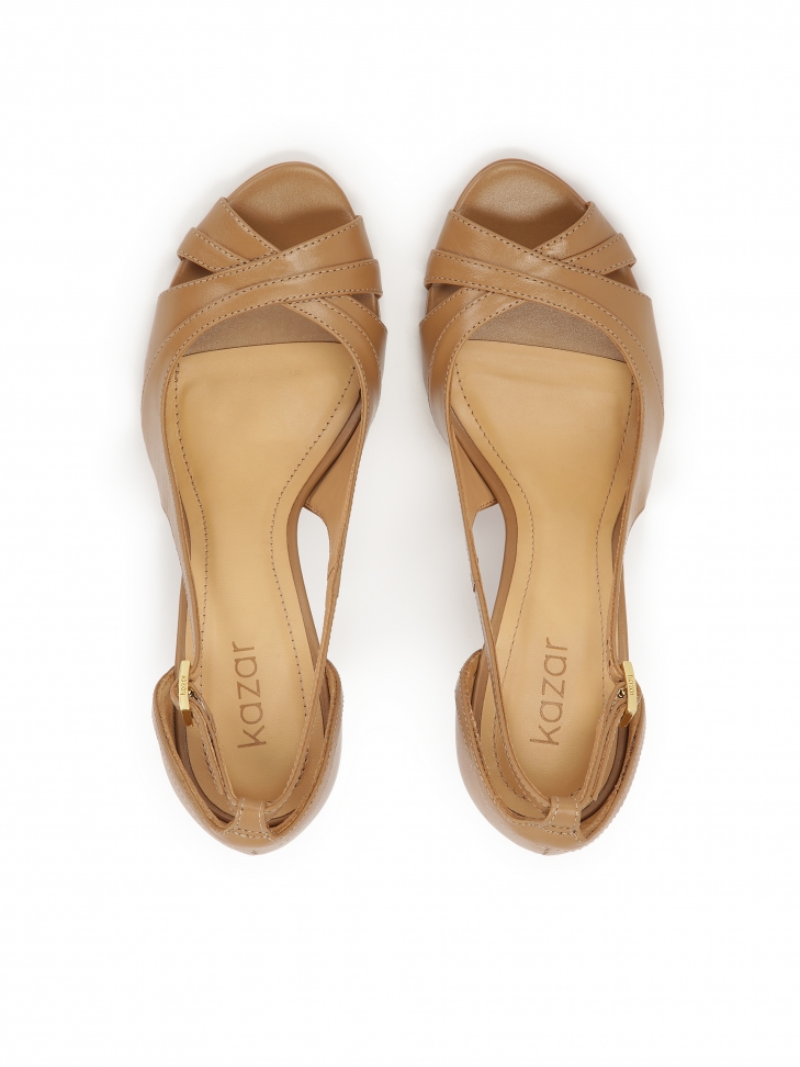 Jasnobrązowe półotwarte czółenka