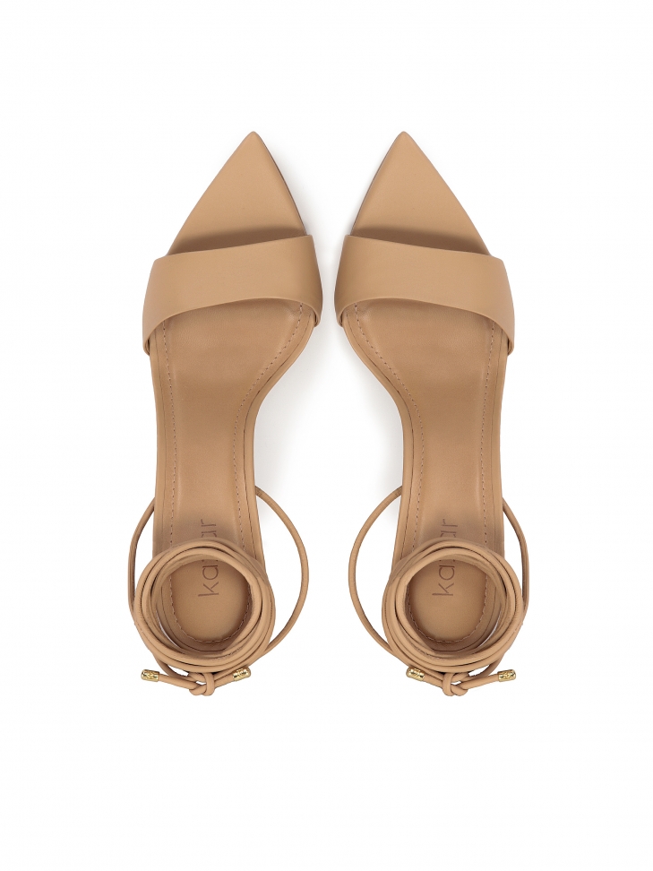 Spiczaste sandały skórzane wiązane wokół kostki