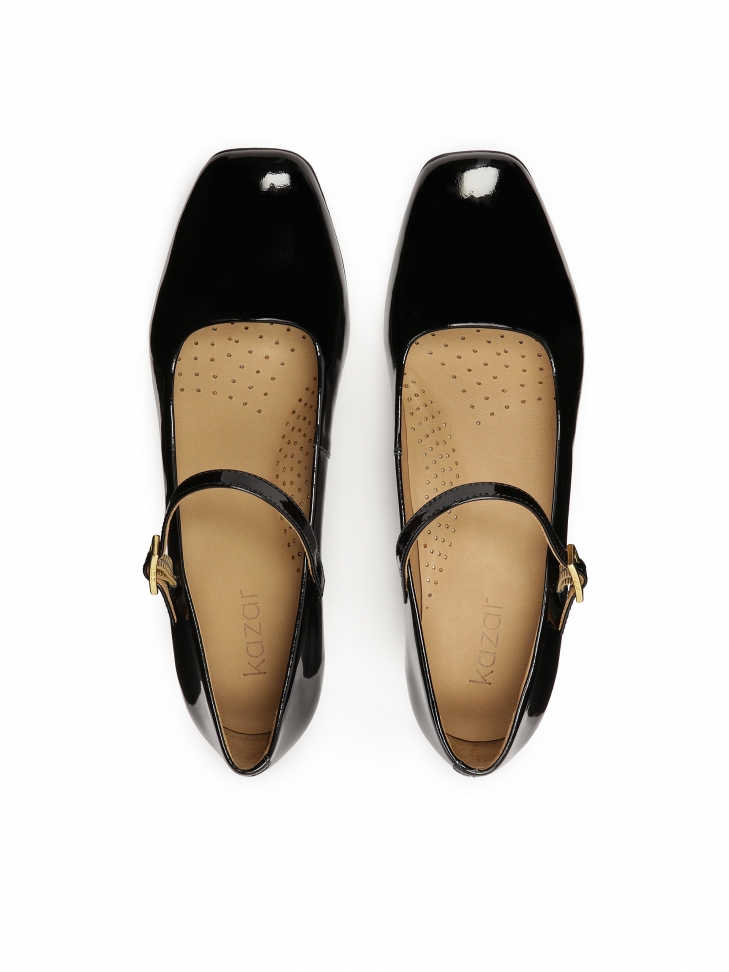 Lakierowane czółenka z paskiem