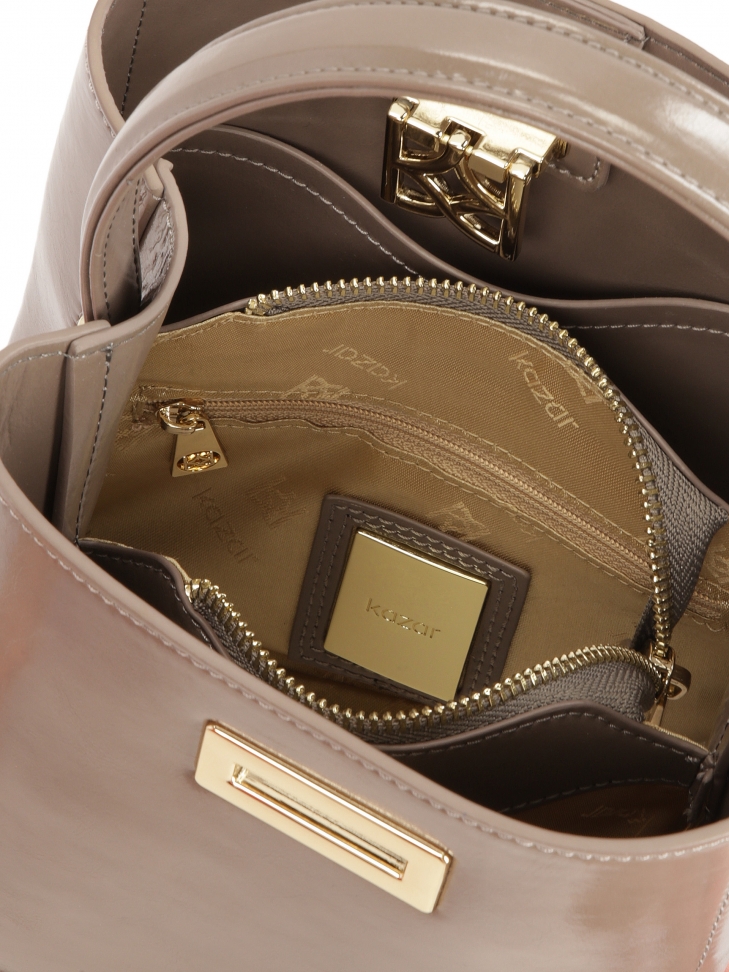 Taupe torebka z uchwytem do ręki i odpinanym paskiem