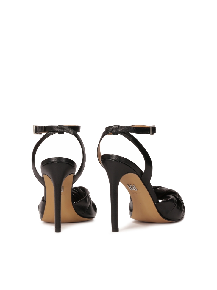 Skórzane sandały z wydłużonymi noskami