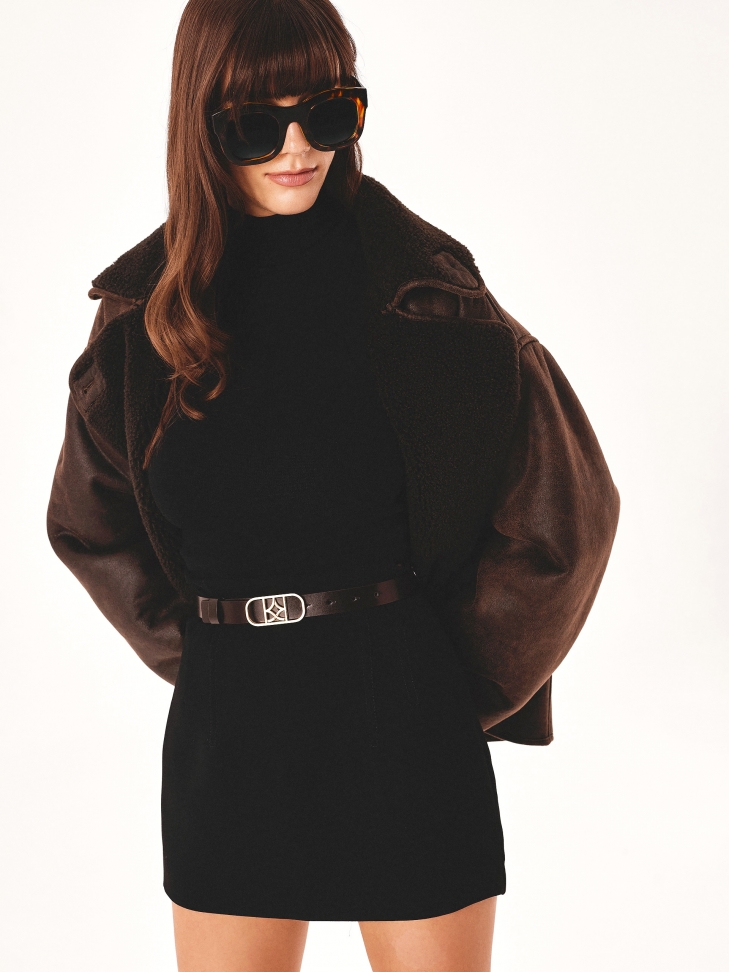 Ciemnobrązowy pasek z elegancką klamrą