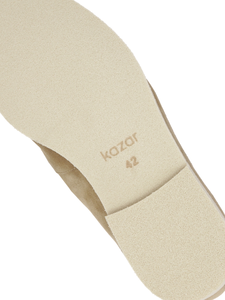 Beżowe loafersy z zamszu