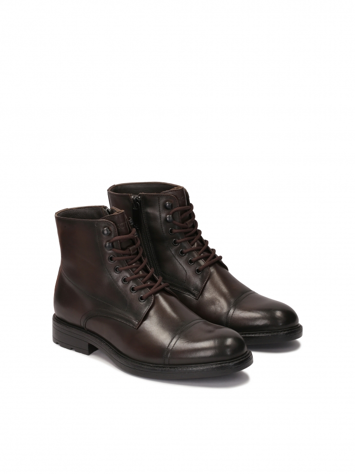 Brązowe trzewiki z przeszyciem na nosku