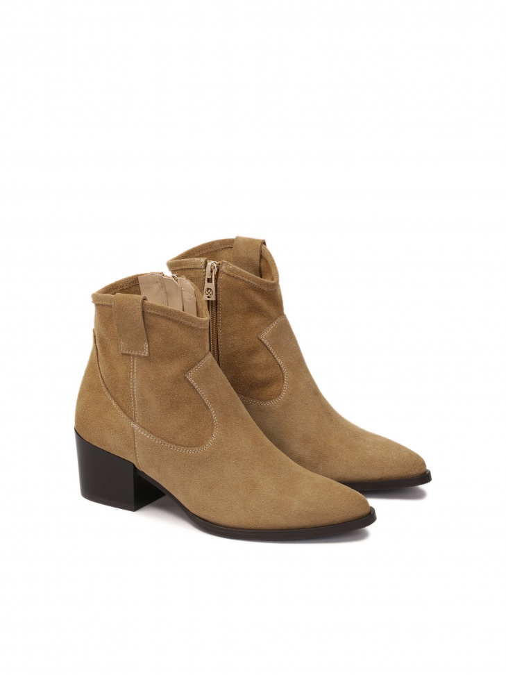 Jasnobrązowe botki z zamszu w stylu kowbojskim