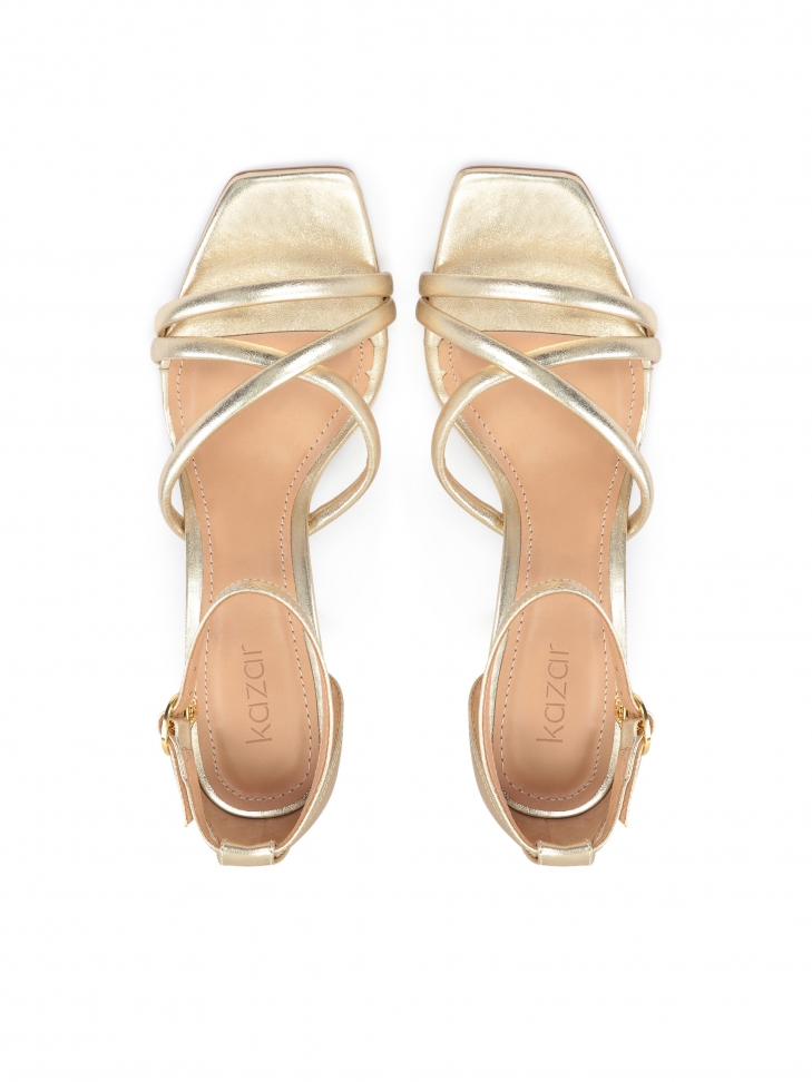 Złote sandały z zaytą piętą i kwadratowym noskiem