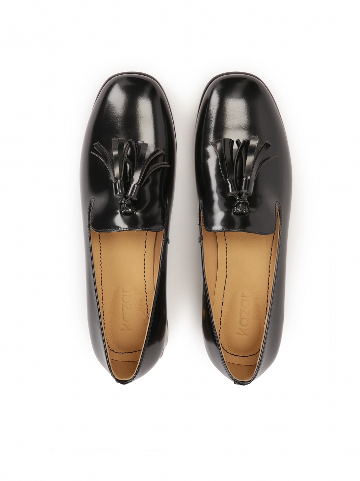 Czarne półbuty ze zdobionym obcasem