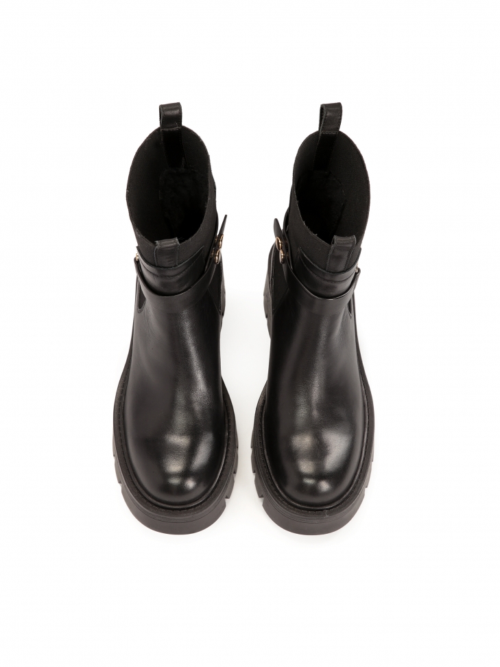 Wsuwane botki z ozdobnym odpinanym paskiem