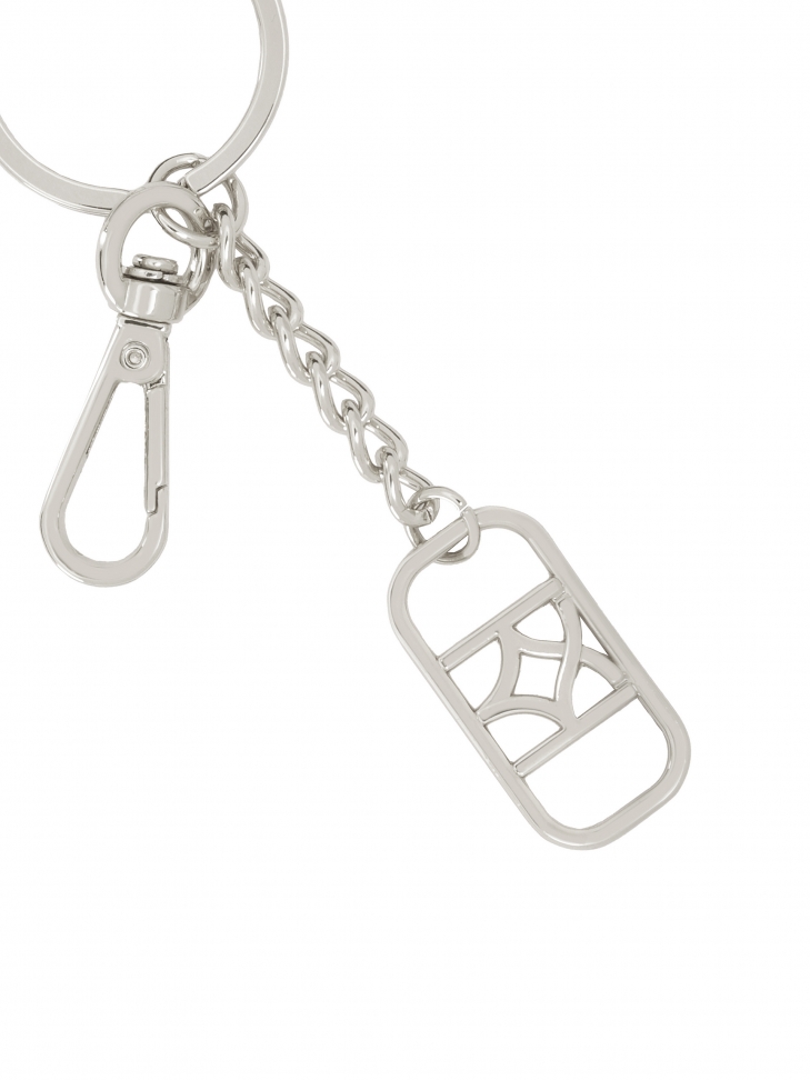 Brelok z monogramem w kolorze srebrnym
