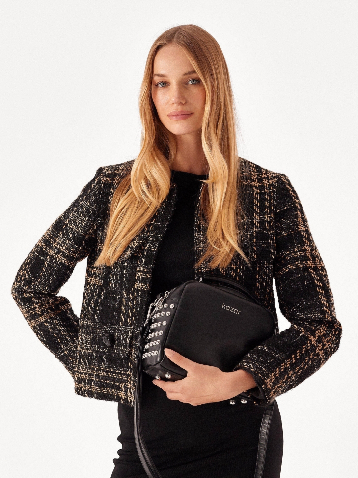 Czarna torebka ze srebrnymi metalami