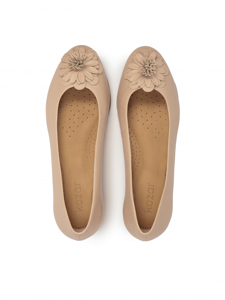 Beżowe skórzane baleriny z kwiatkiem