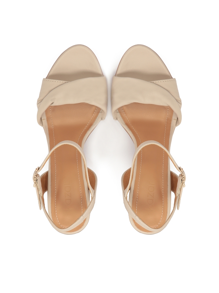 Skórzane sandały na szerokim obcasie