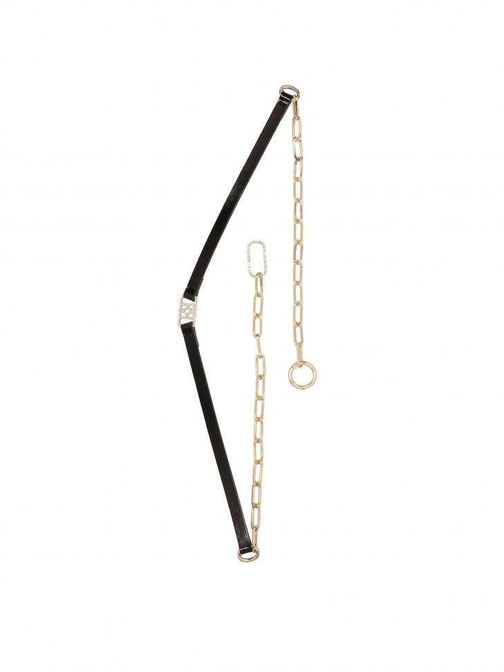 Wąski czarny pasek ze otym łańcuchem