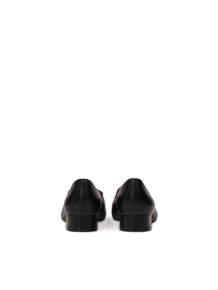 Czółenka typu lordsy na niskim obcasie