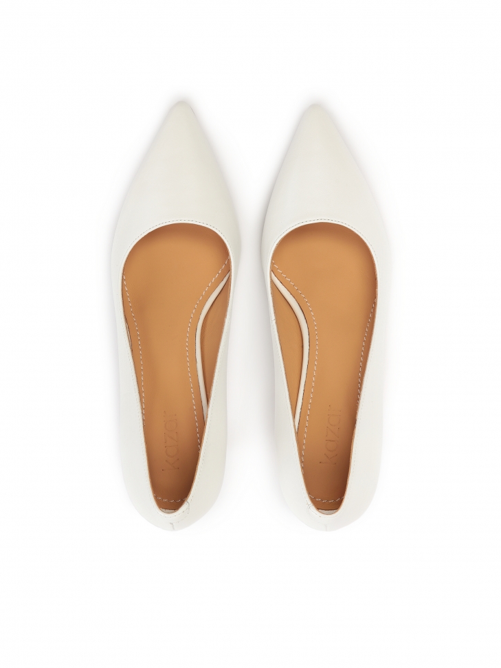 Białe skórzane czółenka ślubne