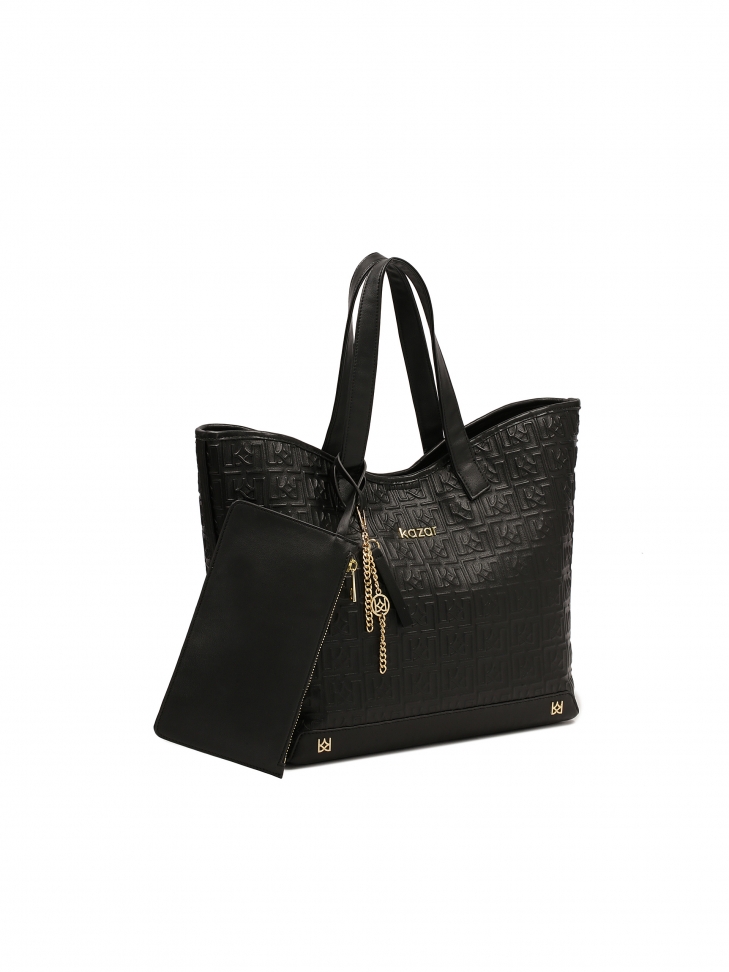 Czarna torebka na ramię z saszetką i brelokiem