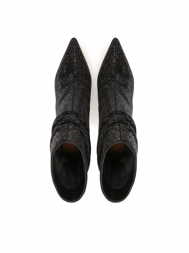 Błyszczące czarne botki zdobione yształkami
