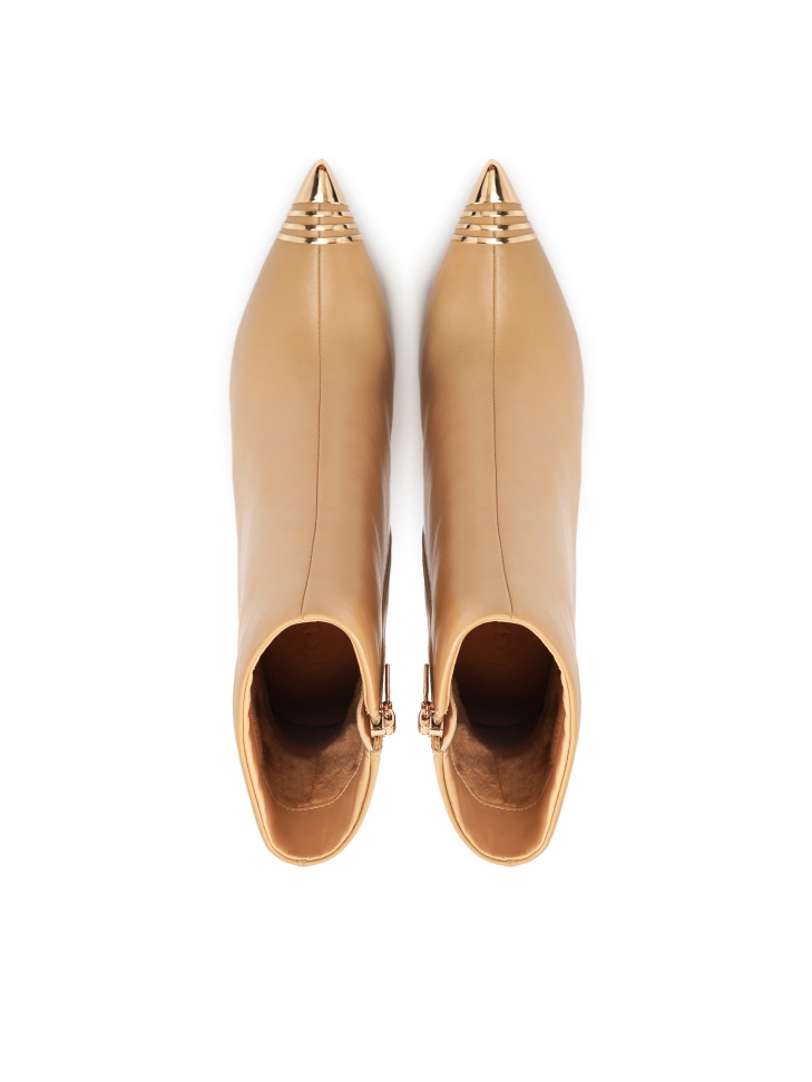 Jasnobrązowe botki na suwak ze zdobionym noskiem