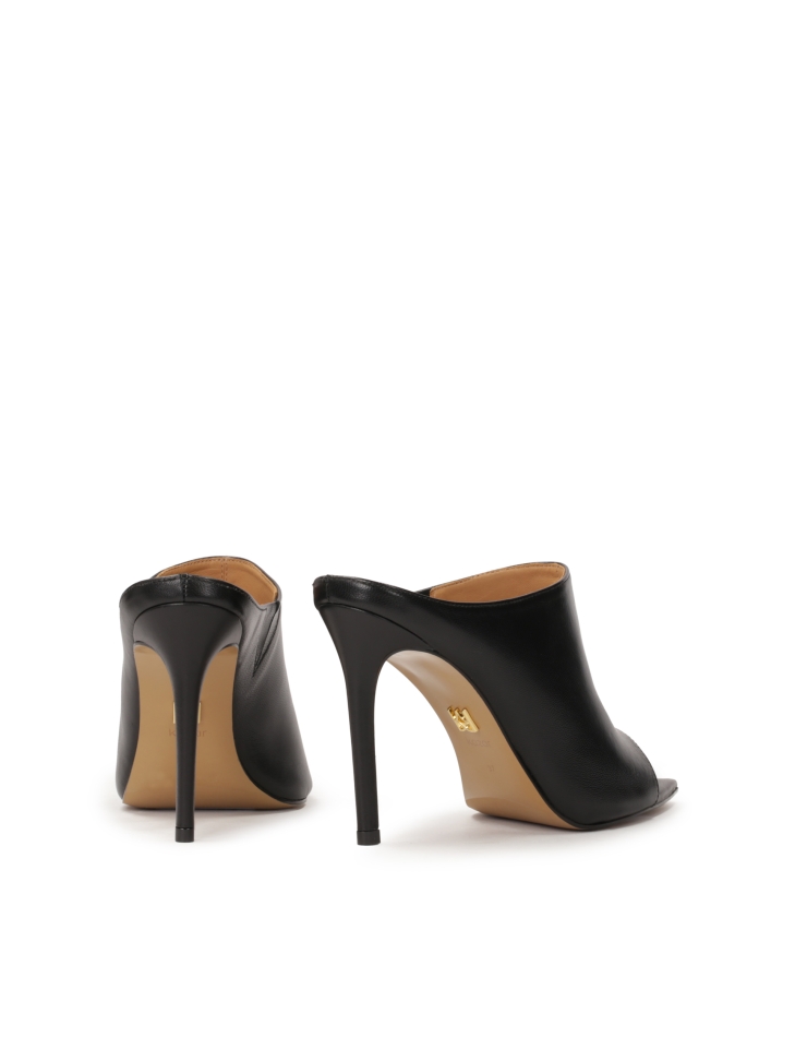 Czarne klapki na szpilce z noskiem w szpic