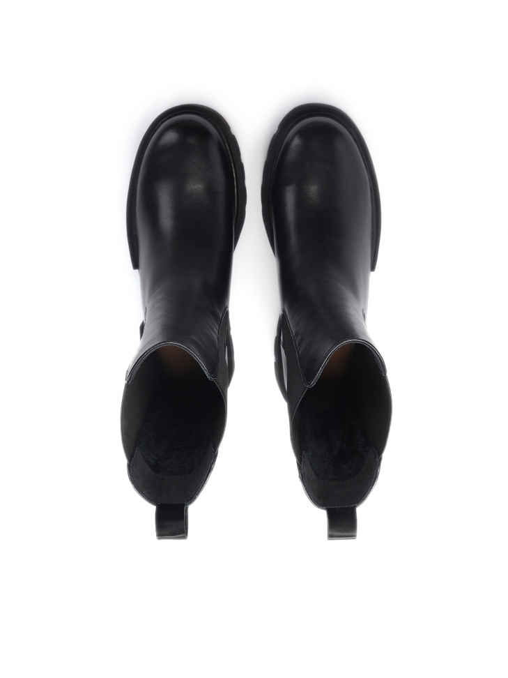 Botki typu chelsea z grubą podeszwą i wsuwaną cholewką