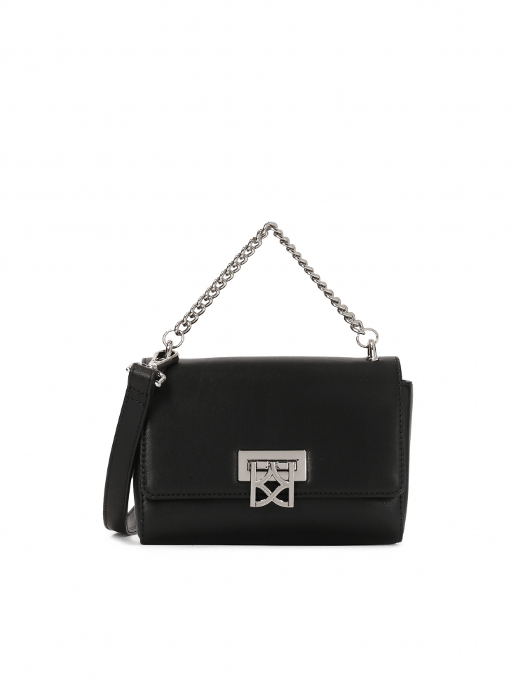 Mała torebka z metalowymi srebrnymi okuciami