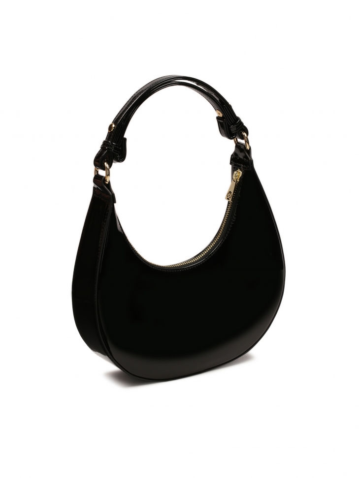 Mała torebka z lakierowanej skóry w kształcie półksiężyca