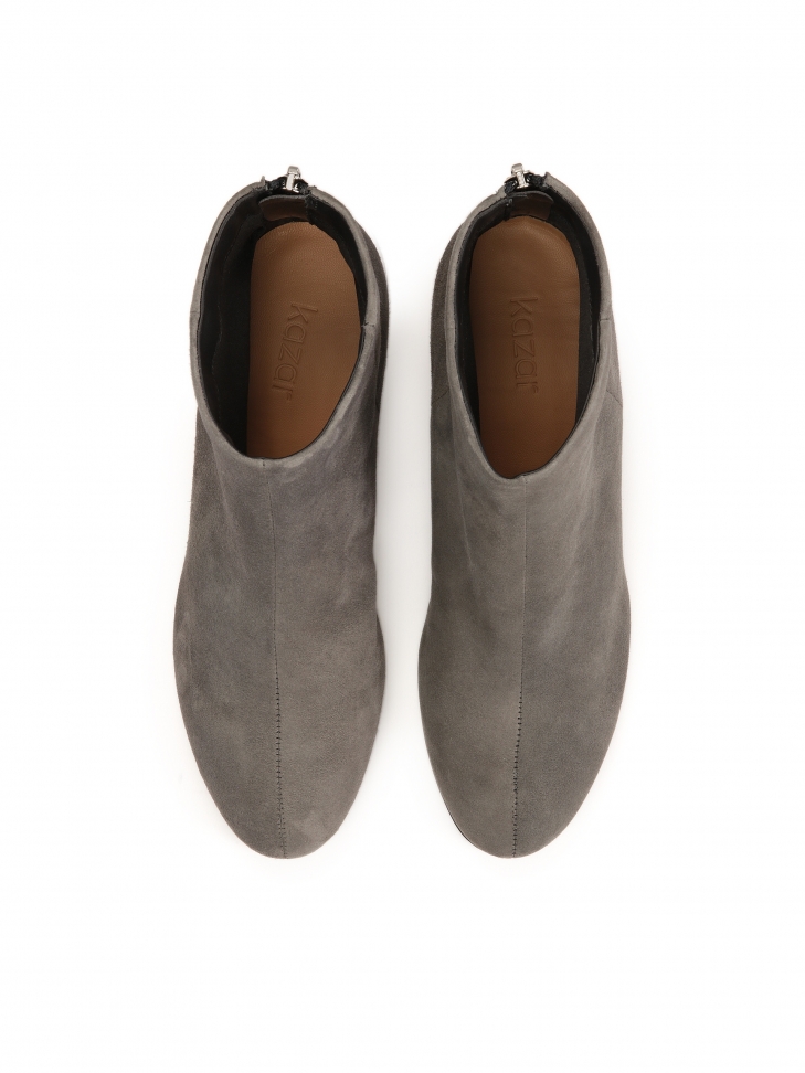 Zamszowe botki na niskim słupku