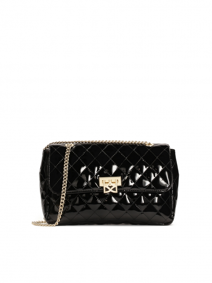 Lakierowana pikowana torebka na łańcuszku